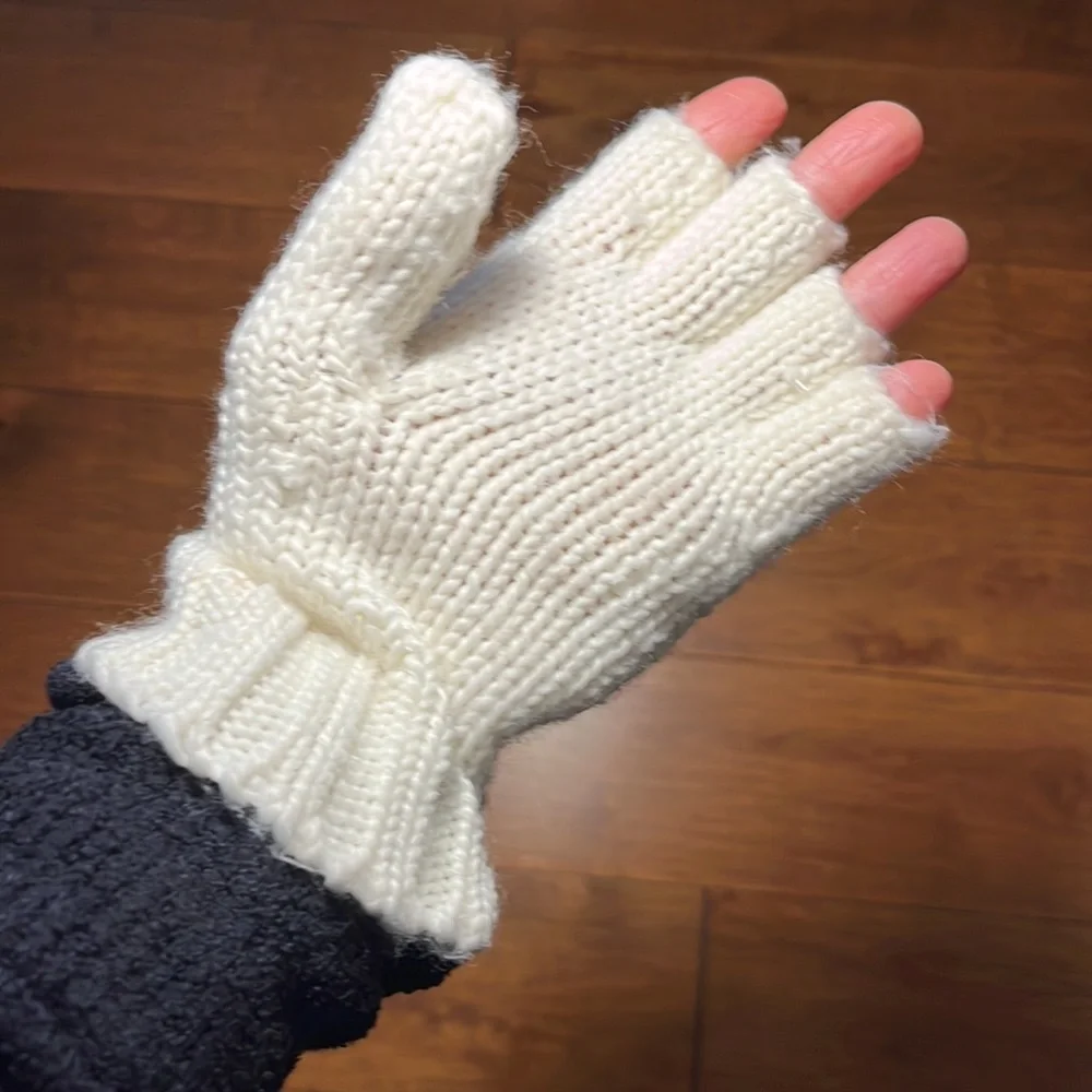 Winter white gloves mittens cable knit